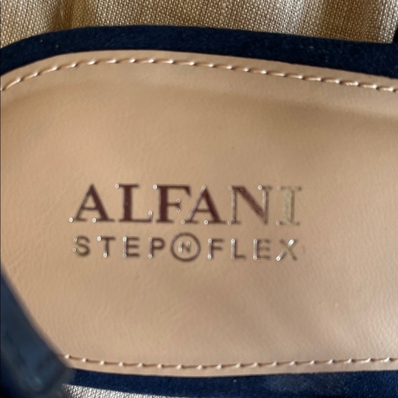 Alfani  Sandals 11 navy thong - Picture 3 of 9